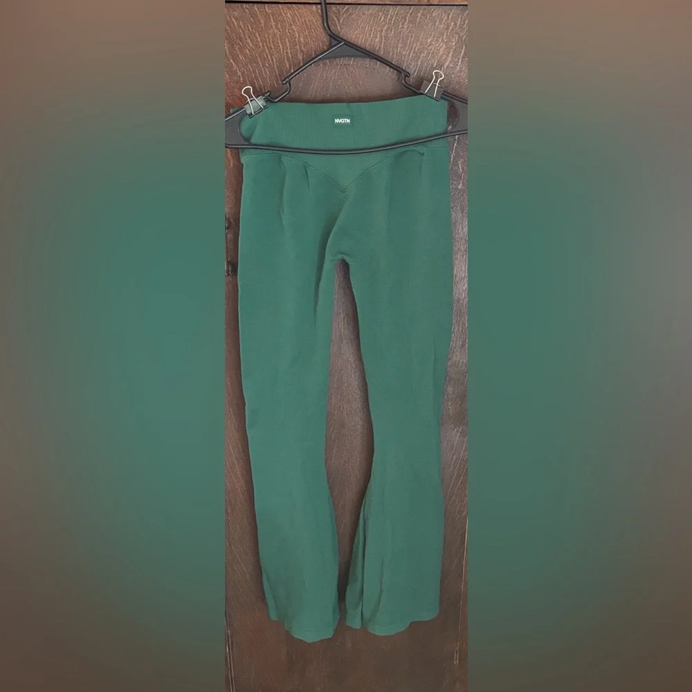 NVGTN Balsam Green Sports Bra and Leggings Set LG/XL - Picture 15 of 16